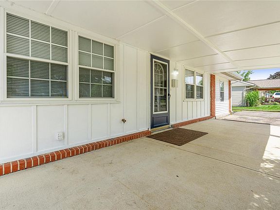 4th image of 815 Plumwood Dr