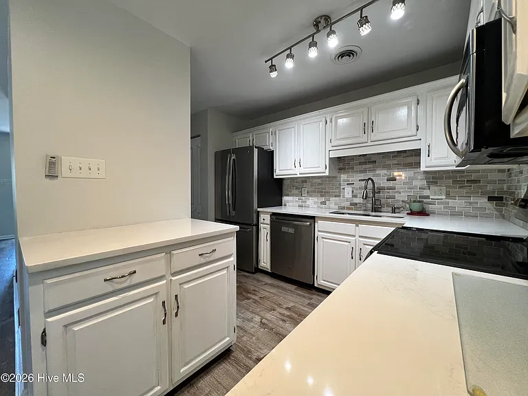 1093 Harbor Dr SW — Photo 5