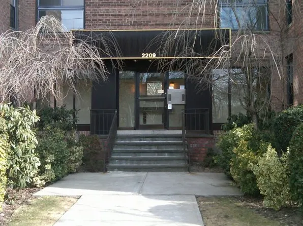 2209 Knapp Street image 1 of 1