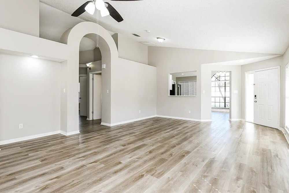 3 bed, 2.0 bath, 1425 sqft, $2,530 — Photo 4