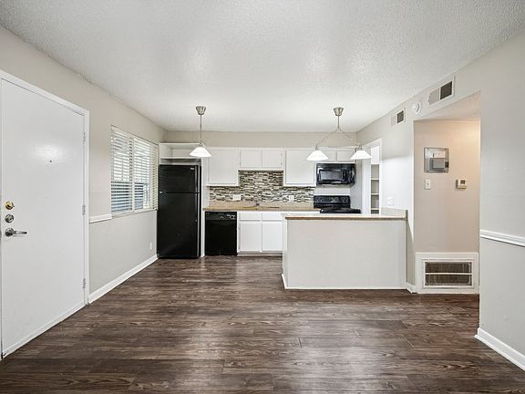 4th image of 1300 Parker Ln #Penthouse 114