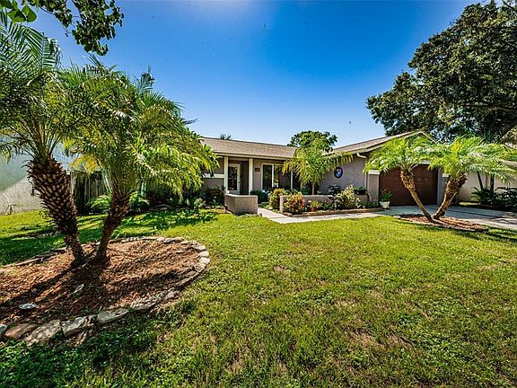 3rd image of 20 Harbor Lake Cir