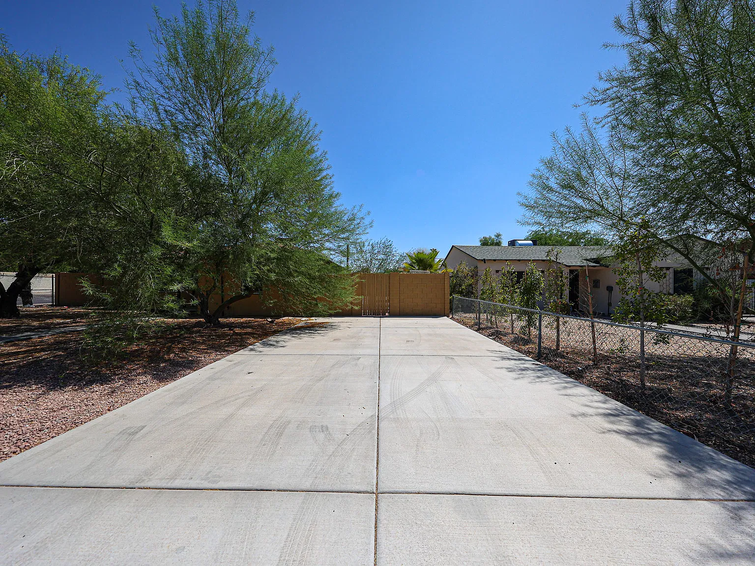4 bed, 2000 sqft, $2,395 — Photo 4