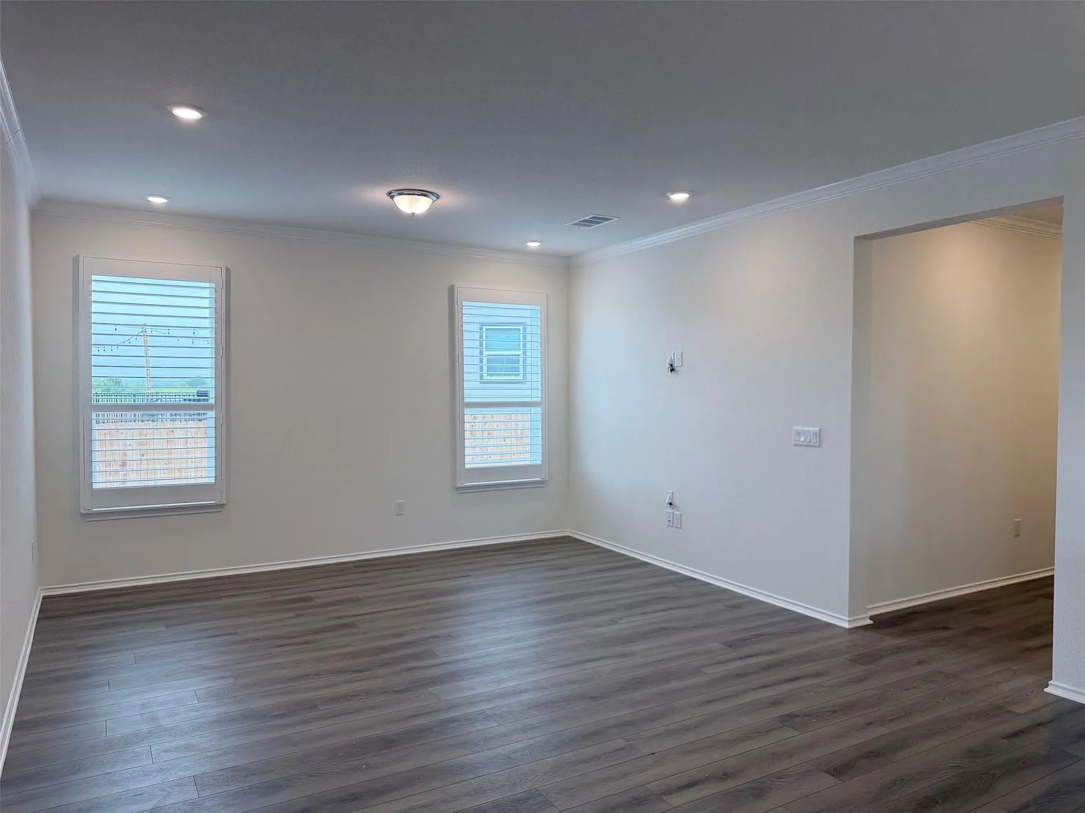 3 bed, 2.0 bath, 1860 sqft, $2,200 — Photo 4
