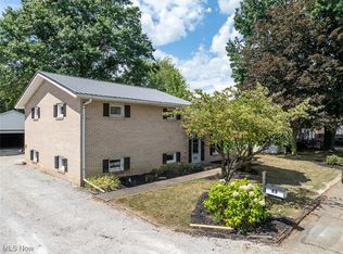 524 11th Dr NW, New Philadelphia, OH 44663
