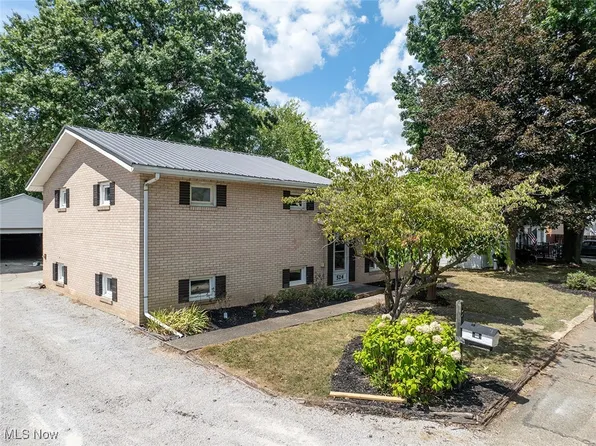 524 11th Dr NW, New Philadelphia, OH 44663