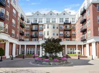 85 Memorial Rd APT 203, West Hartford, CT 06107