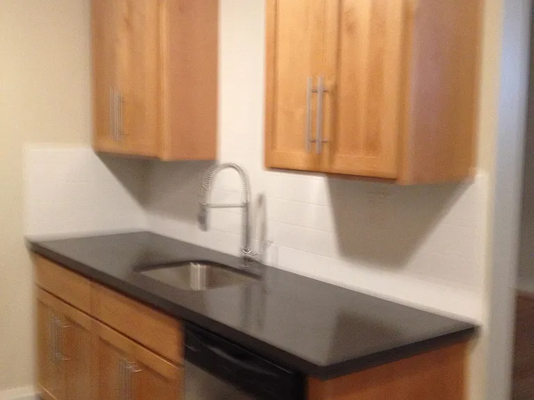Lombardy Apartments — Photo 20