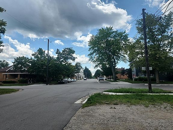 4th image of 302 W Orchard Ave