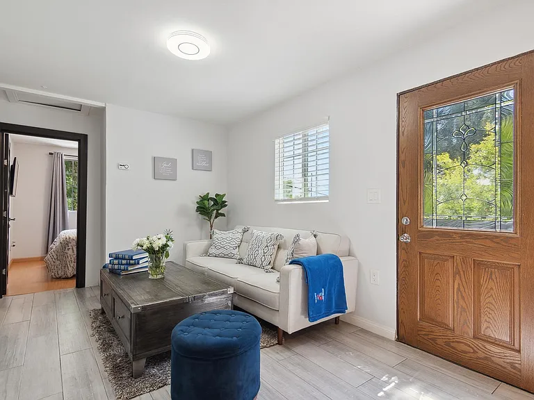 10304 Marcus Ave — Photo 9