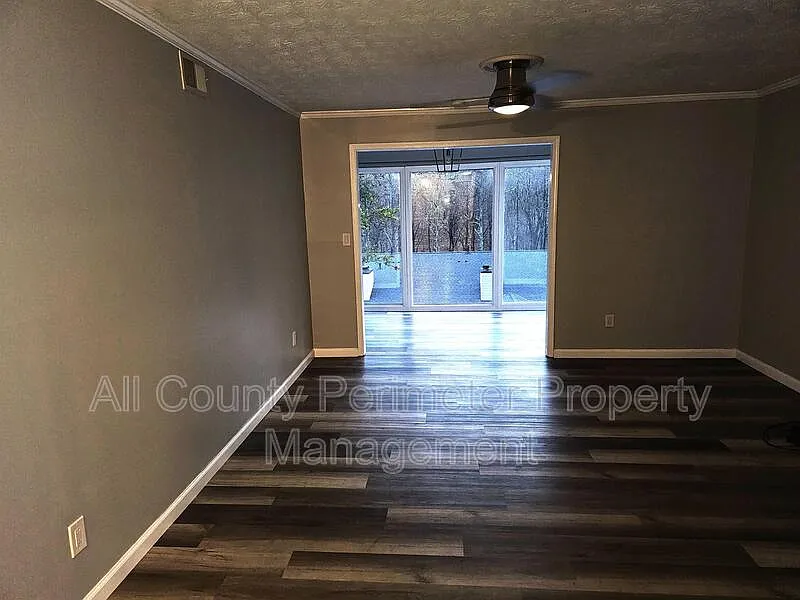 2 bed, 1.0 bath, 1126 sqft, $1,490 — Photo 4