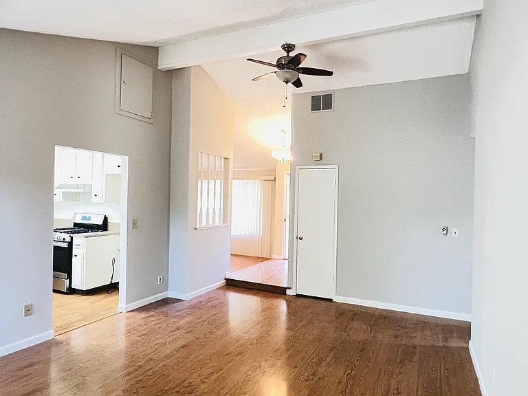 5089 Brittany Dr — Photo 1