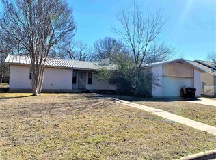 1013 N Main St, Burnet, TX 78611
