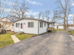 542 Snyder Rd, Highland, MI 48357