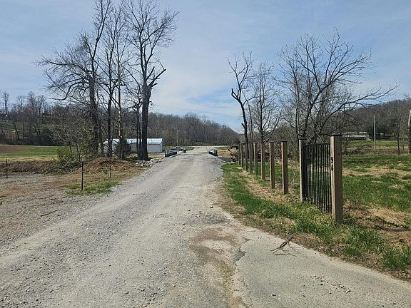 4th image of 94 Buckhorn Ln