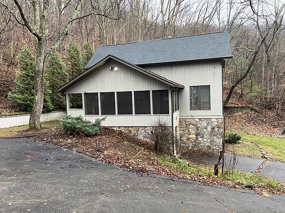 2nd image of 805 Woodgreen Ln