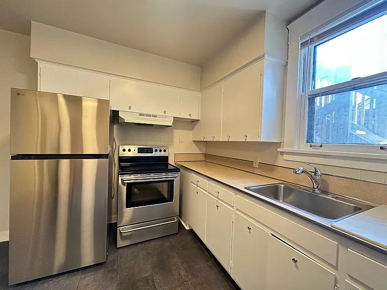 1818 West 8th — Photo 17