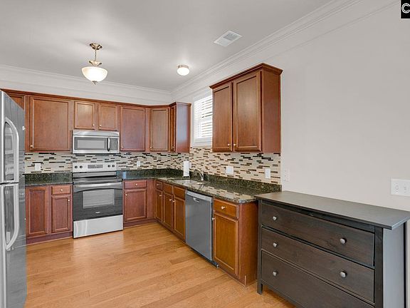 4th image of 623 Laurel St