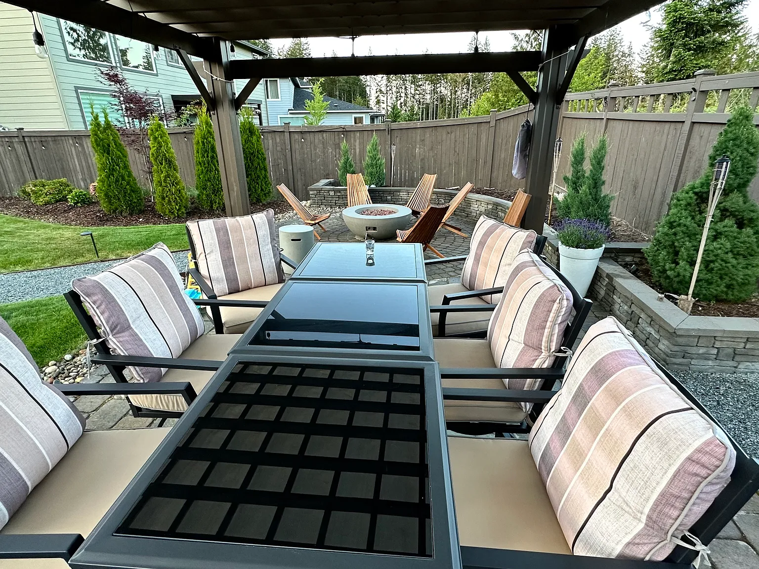 4 bed, 4000 sqft, $3,998 — Photo 2