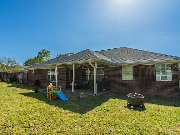 4th image of 212 Red Oak Ln