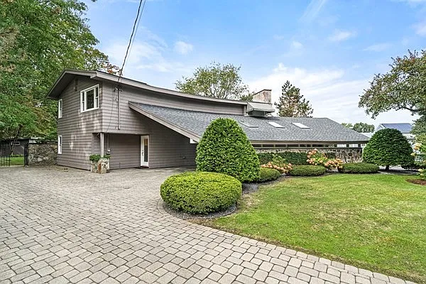17 Trinity Rd