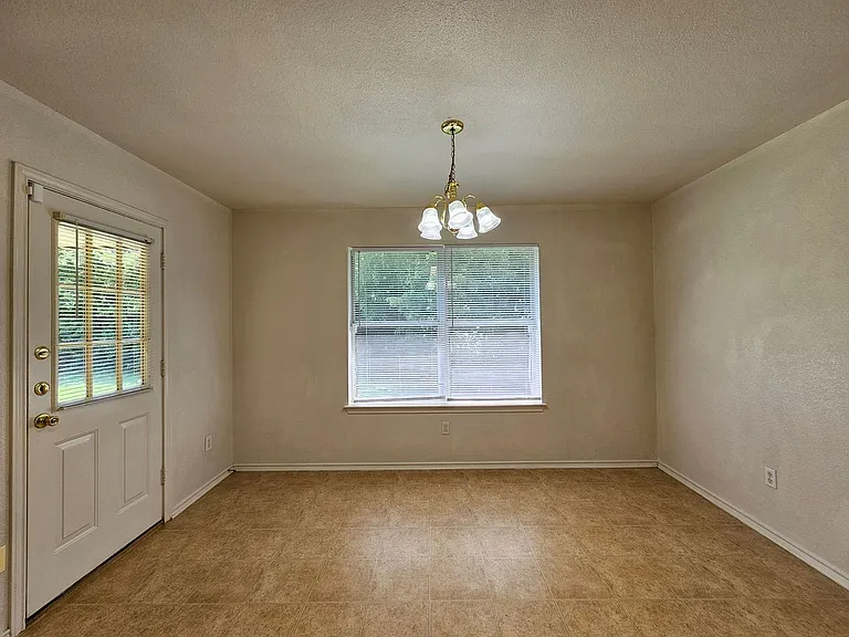 4604 Ledgestone Dr — Photo 4