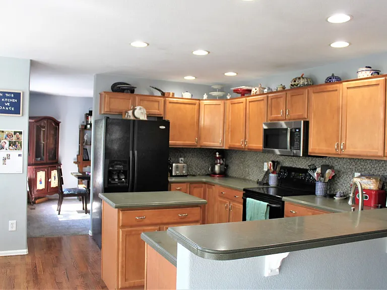 7665 Chancellor Dr — Photo 10