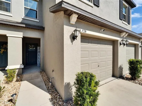 724 Royal Empress Dr, Ruskin, FL 33570