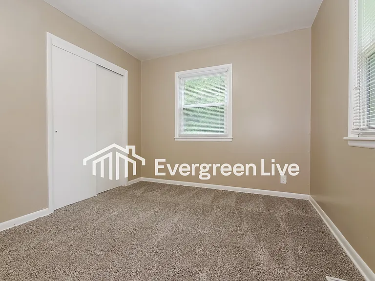 548 Utah St — Photo 11