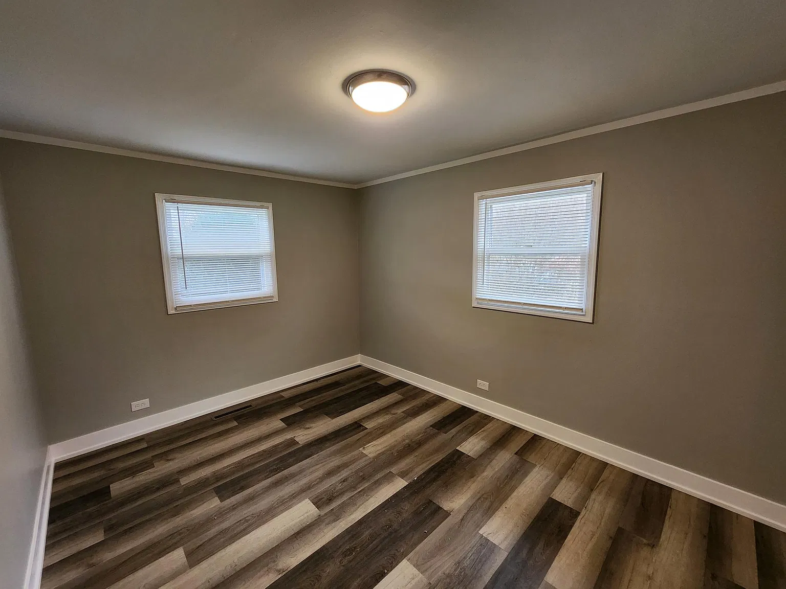 3 bed, 1433 sqft, $2,100 — Photo 3
