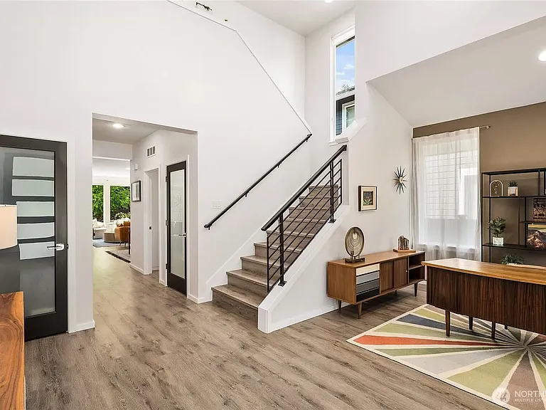 14512 Overlook Dr E — Photo 2