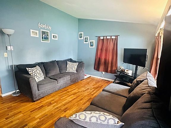 4th image of 211 Franklin Ct