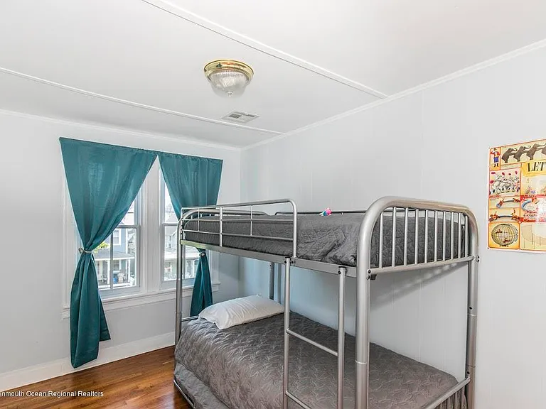 105 Webb Ave — Photo 17