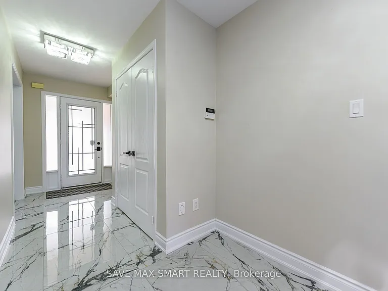 54 Beresford Cres — Photo 5