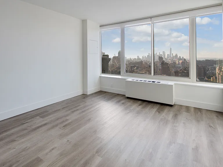 315 W 33rd St — Photo 25