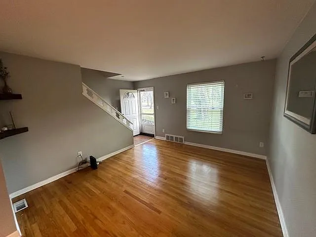 2 bed, 916 sqft, $1,800 — Photo 2
