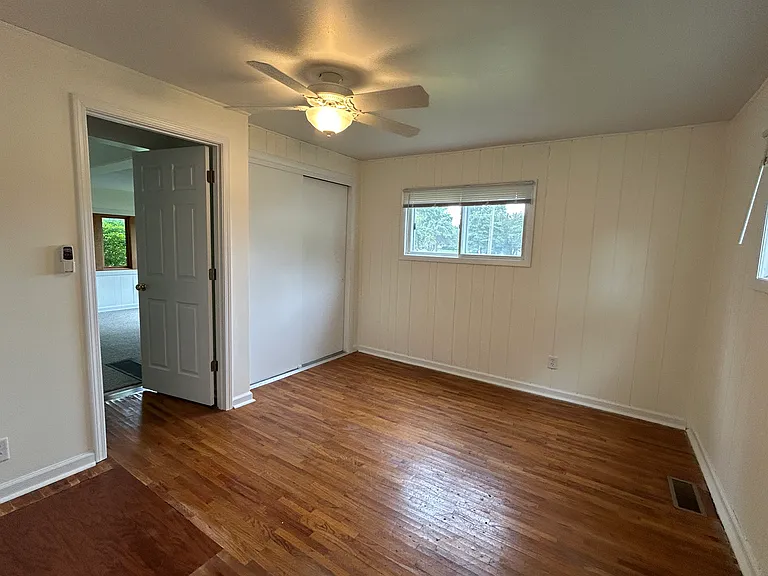 637 W Main St — Photo 11