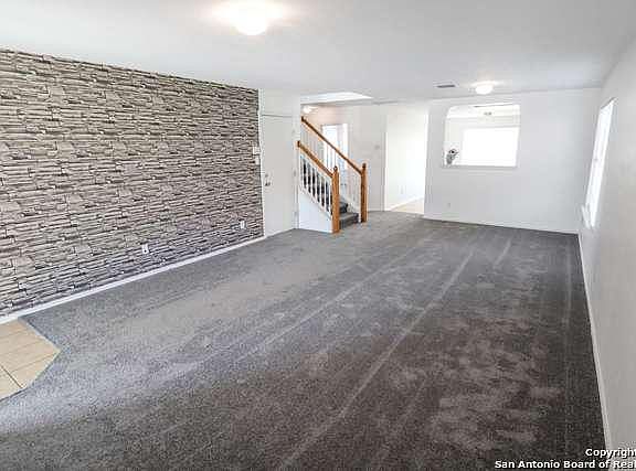 3rd image of 7402 Aurora Cir