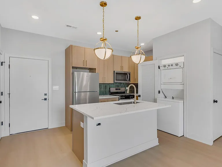 4102 N Sheridan Rd #306 — Photo 2