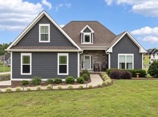 1002 Douglas Ct, Dickson, TN 37055
