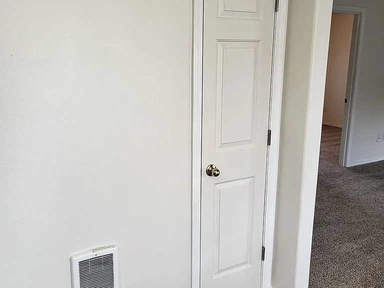 465 E Ellendale Ave — Photo 9