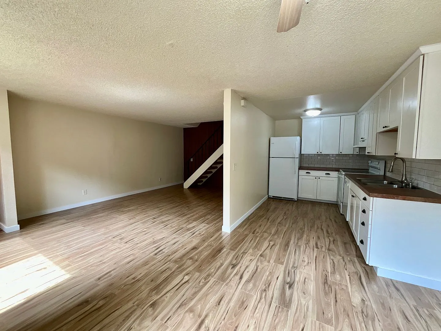 Updated 2BR Apartment in Everett — Photo 3