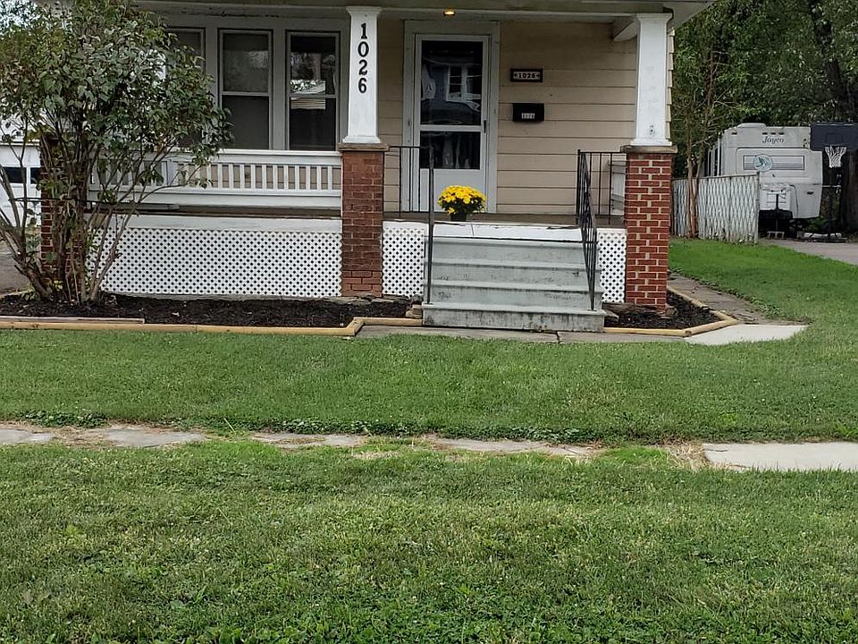 1st image of 1026 W 11th St