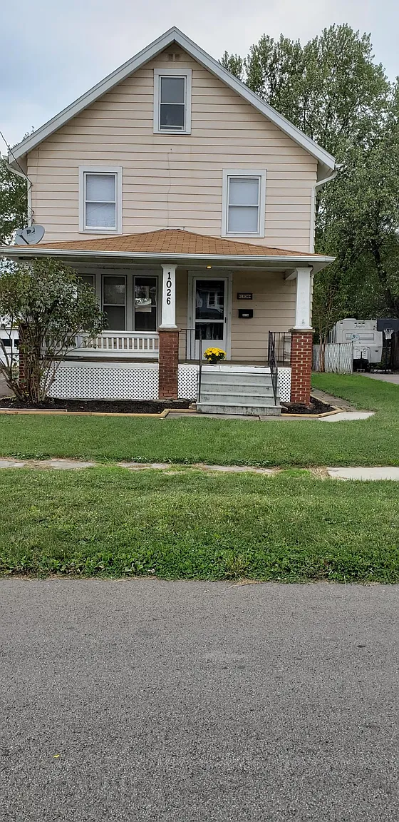 1026 W 11th St photo 1