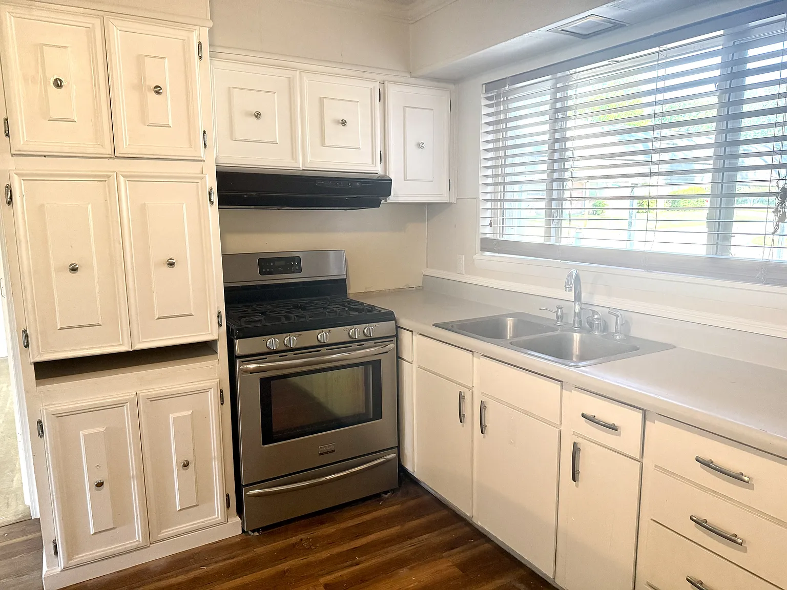 320 Campbell - 1 — Photo 2