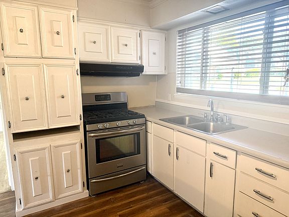 2nd image of 320 Campbell St