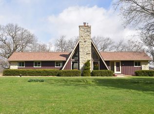 N12W27360 Springhill Dr, Pewaukee, WI 53072