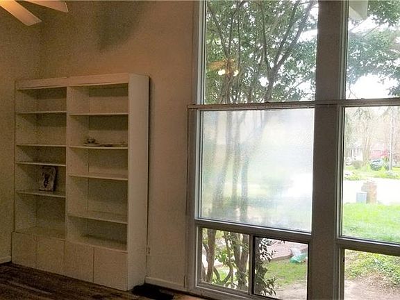 3rd image of 816 Plantation Ct
