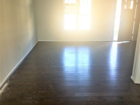 5th image of 64 Squire Cir