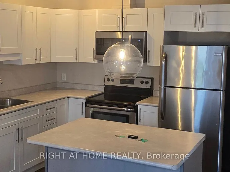 921 Blossom St — Photo 3